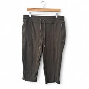 Reitmans-HYBA Dark Green/Brown Activewear Capris Yoga Pants